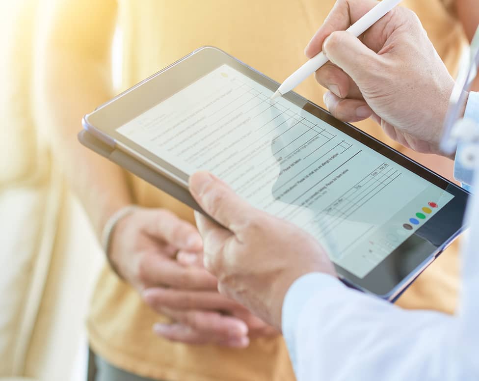 ceo-leading-corporate-briefing-m